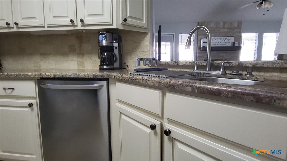 422 Kingwood Drive Property Photo 8