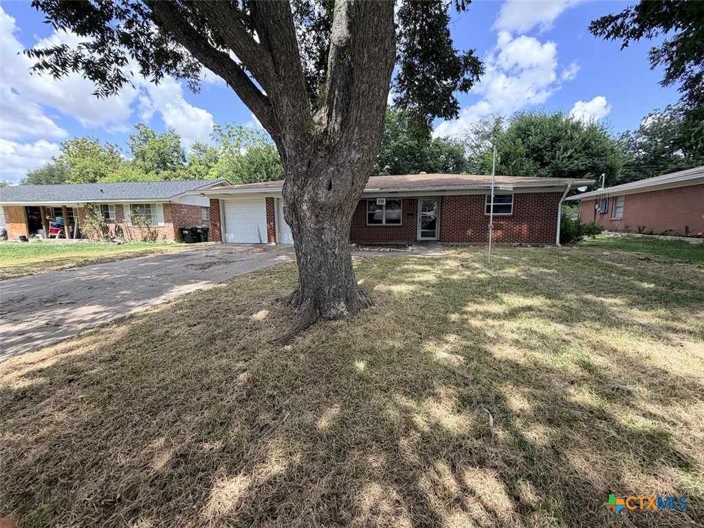 18 E Victory Avenue Property Photo 1