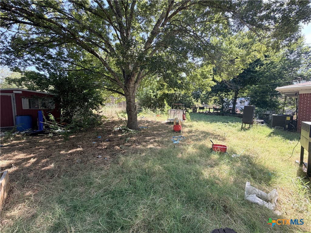 18 E Victory Avenue Property Photo 3