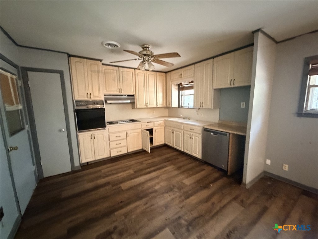 18 E Victory Avenue Property Photo 4