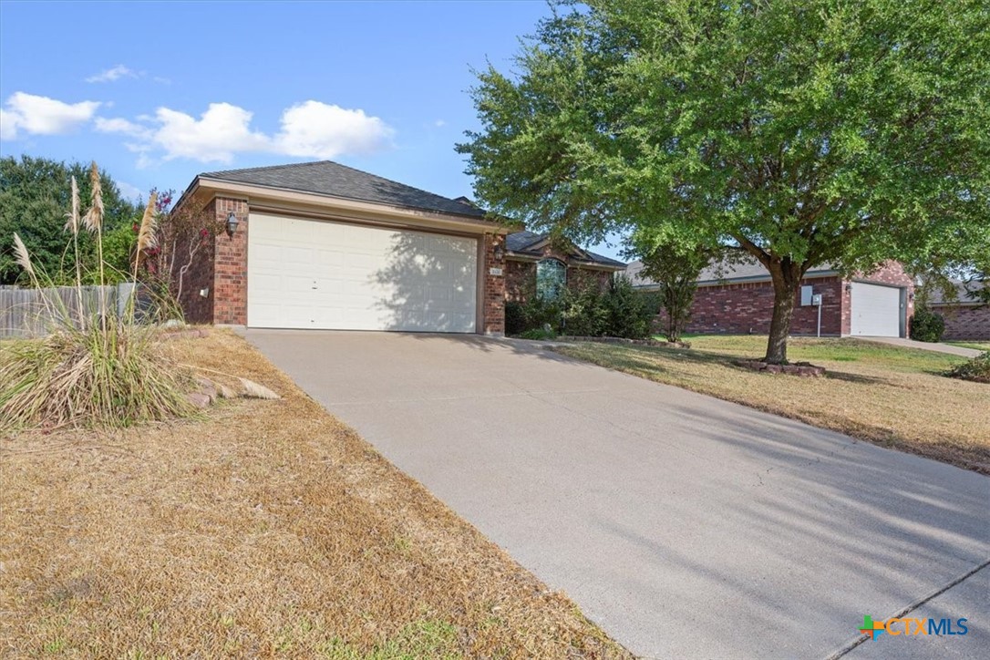 1410 Loving Trail Property Photo 2