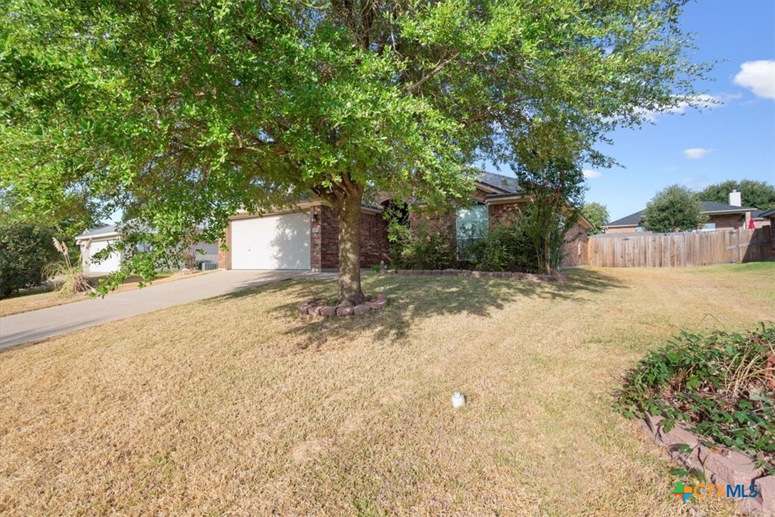 1410 Loving Trail Property Photo 3