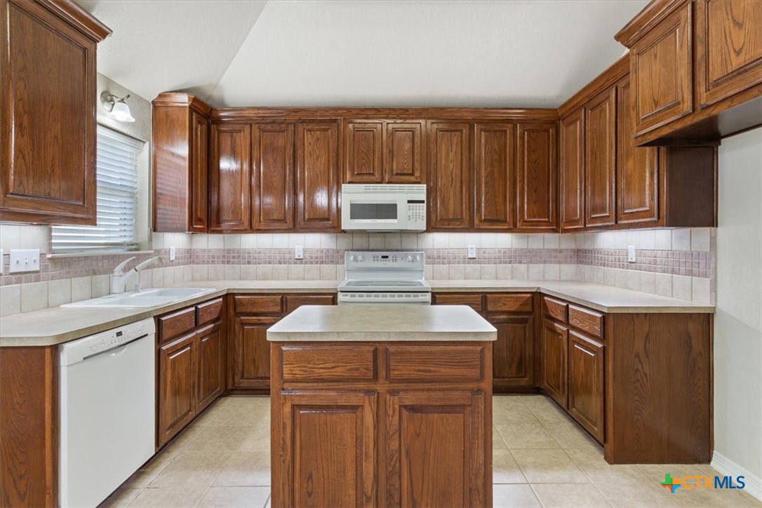1410 Loving Trail Property Photo 11