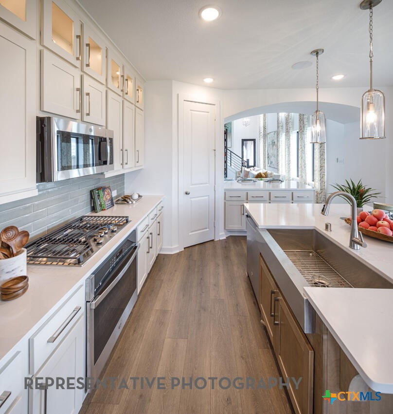 670 Broomsedge Street Property Photo 11