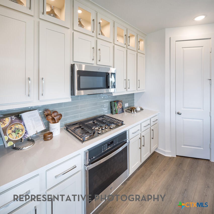 670 Broomsedge Street Property Photo 12
