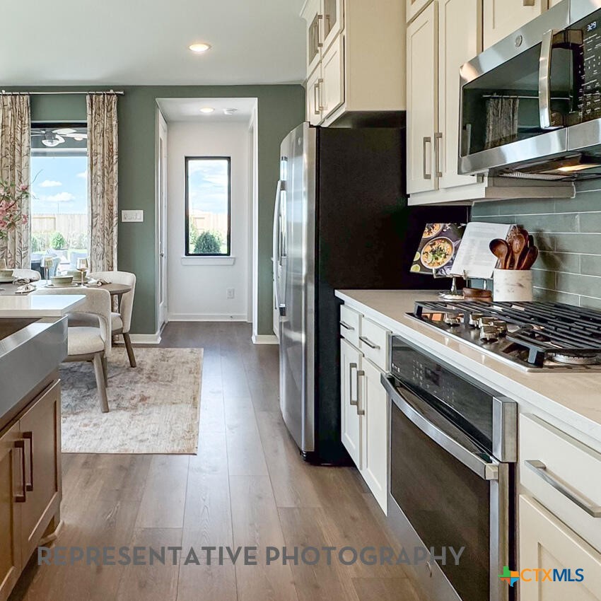 670 Broomsedge Street Property Photo 14