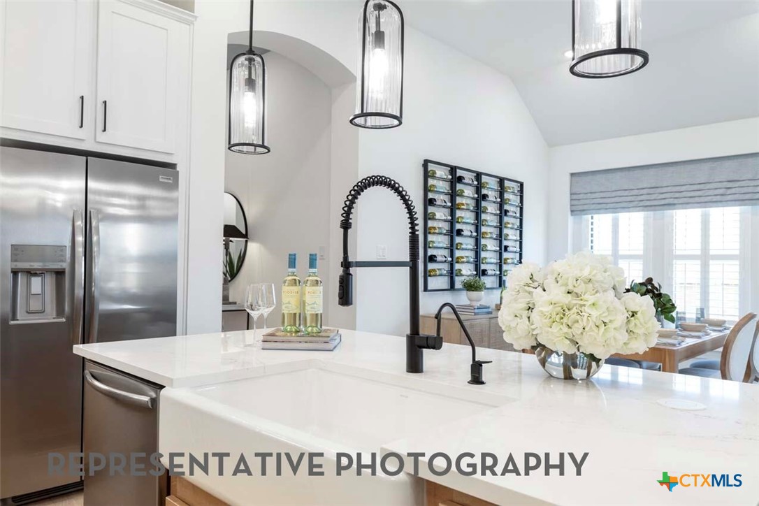 654 Broomsedge Street Property Photo 8