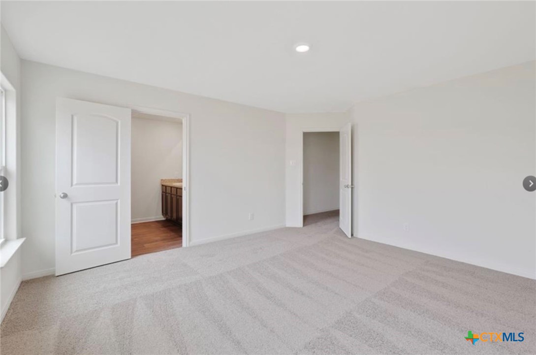 301 Crescent Park Drive Property Photo 6