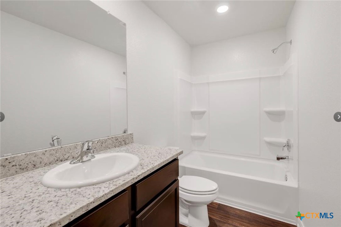 301 Crescent Park Drive Property Photo 9