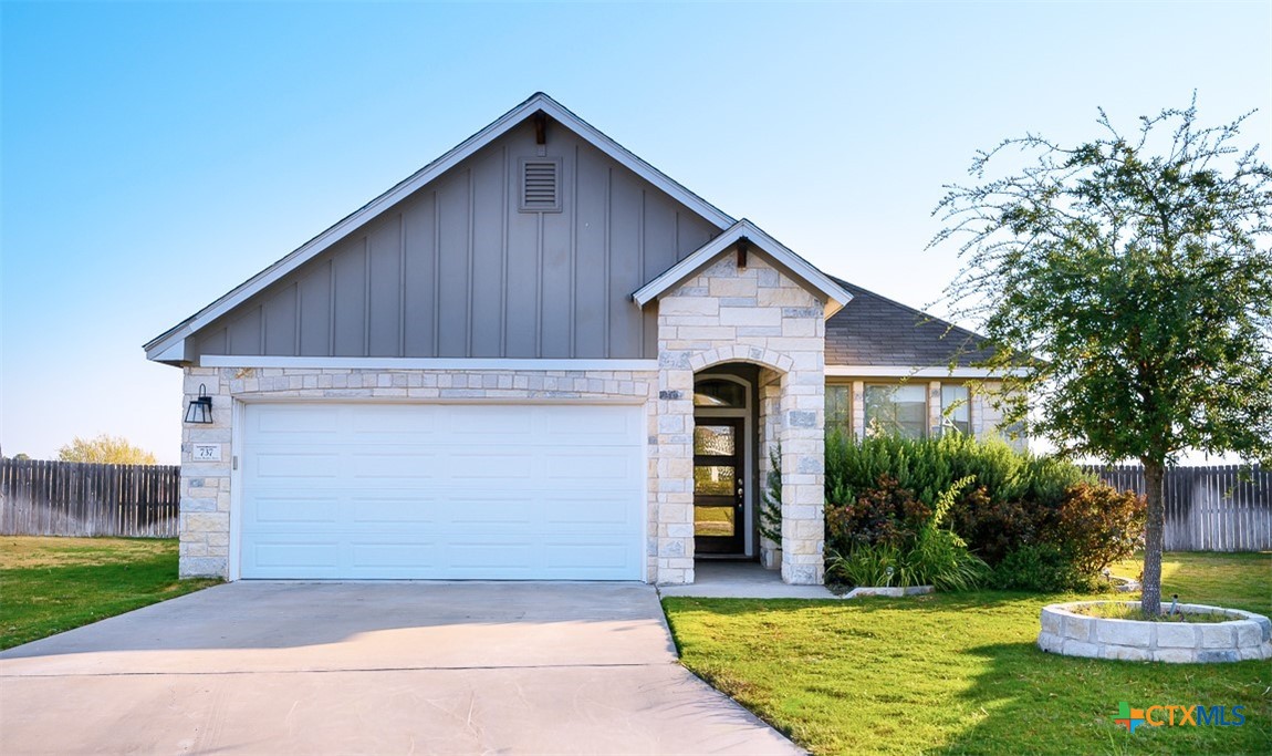 737 Skylar Heights Drive Property Photo 1