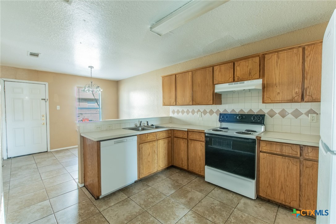3203 Toledo Drive Property Photo 5