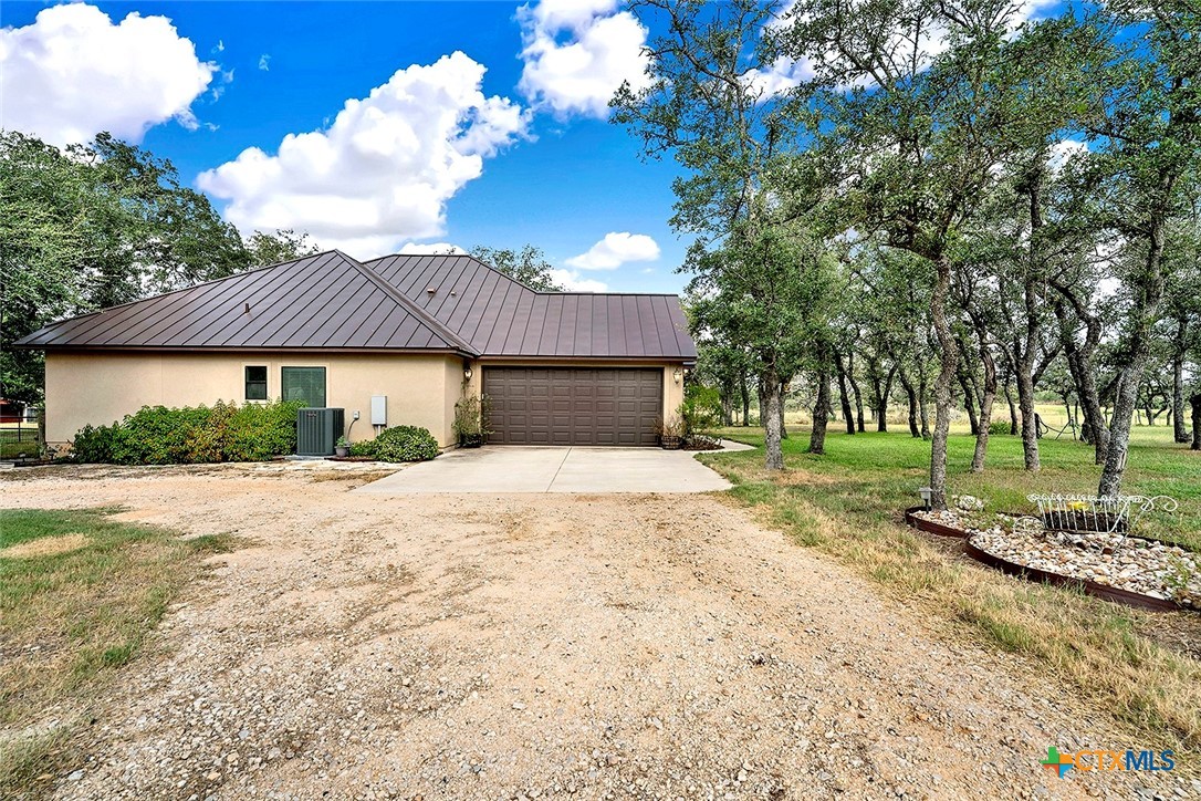 1021 Fm 3432 Property Photo 9