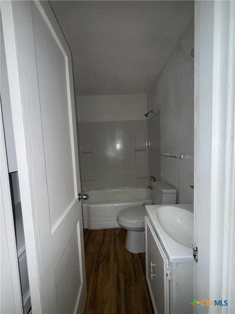 814 Kern Road Property Photo 7