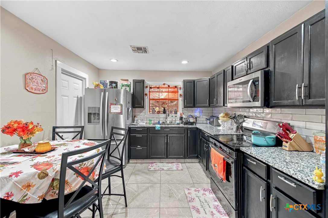 1004 Diomede Street Property Photo 2
