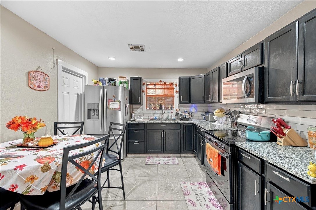 1004 Diomede Street Property Photo 3