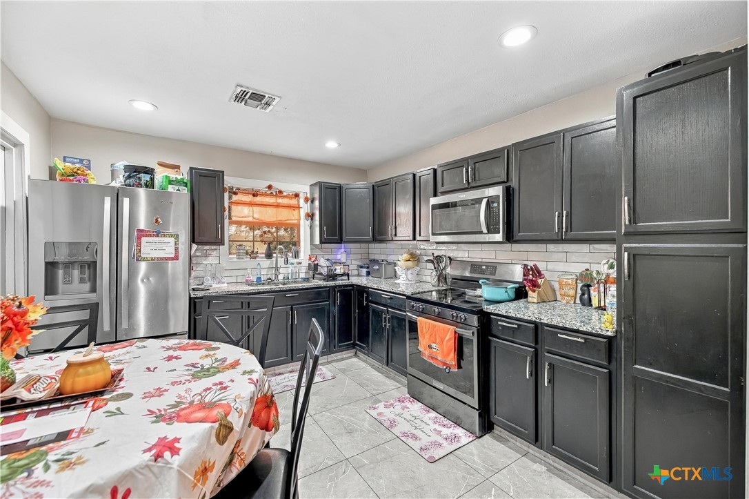 1004 Diomede Street Property Photo 4