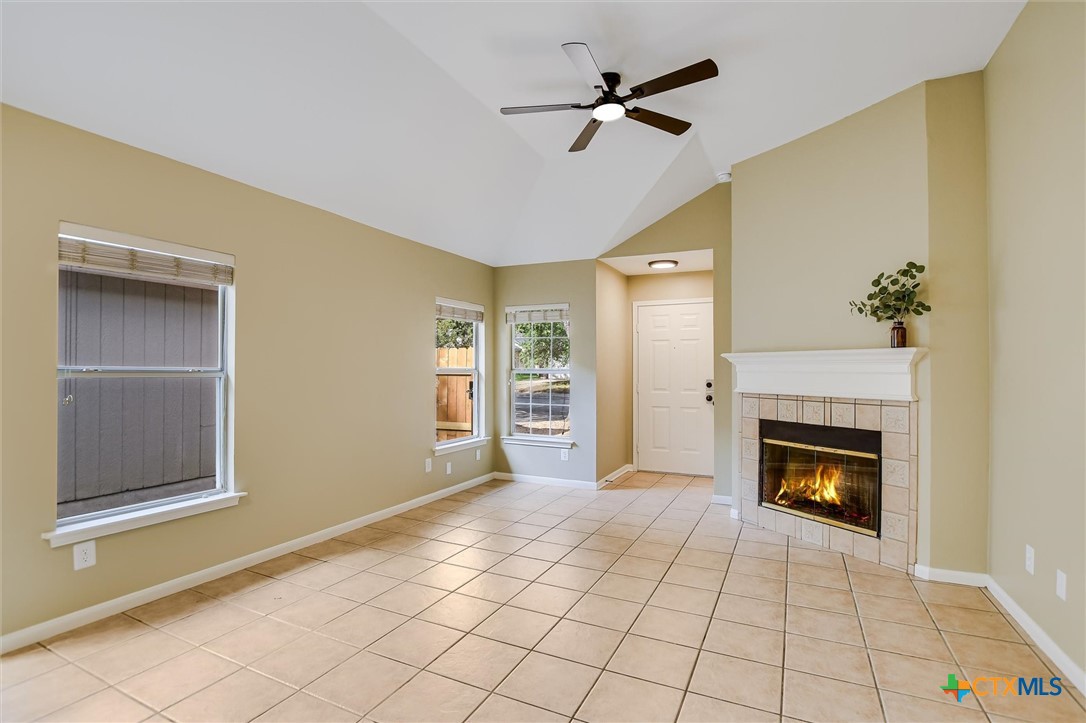 2157 Redwing Way Property Photo 4