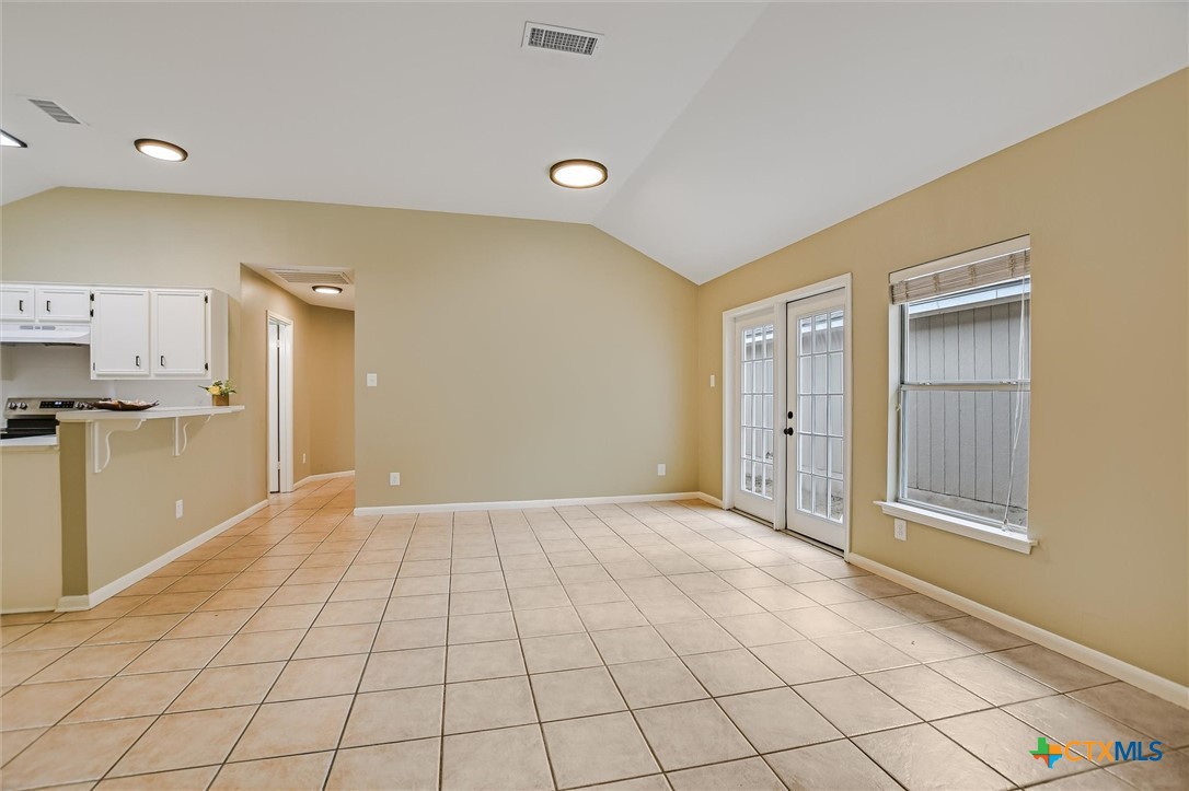 2157 Redwing Way Property Photo 6