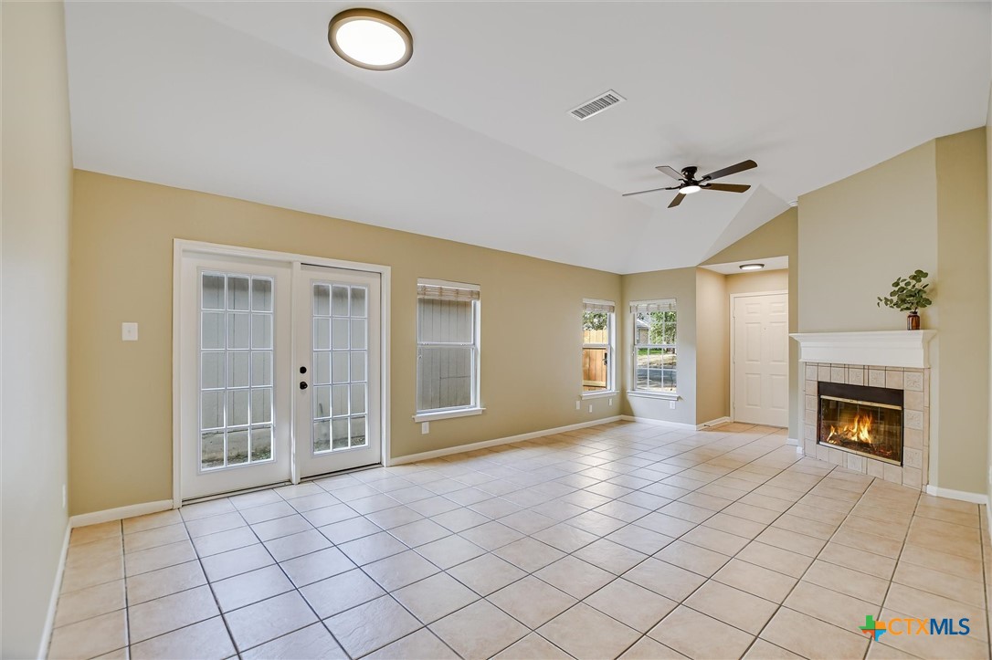 2157 Redwing Way Property Photo 8
