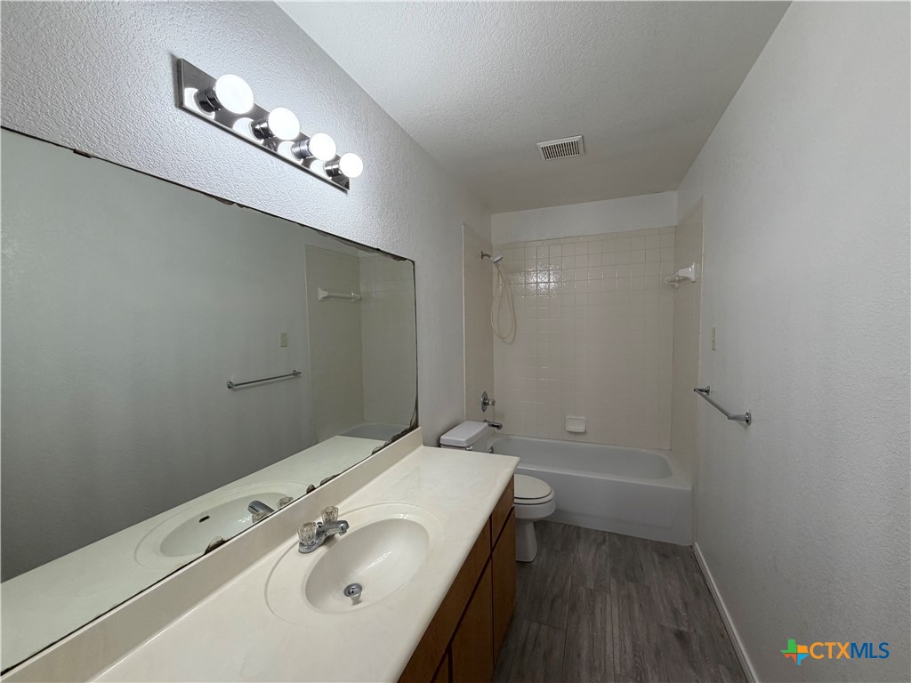 1722 Aztec Trace B Property Photo 4