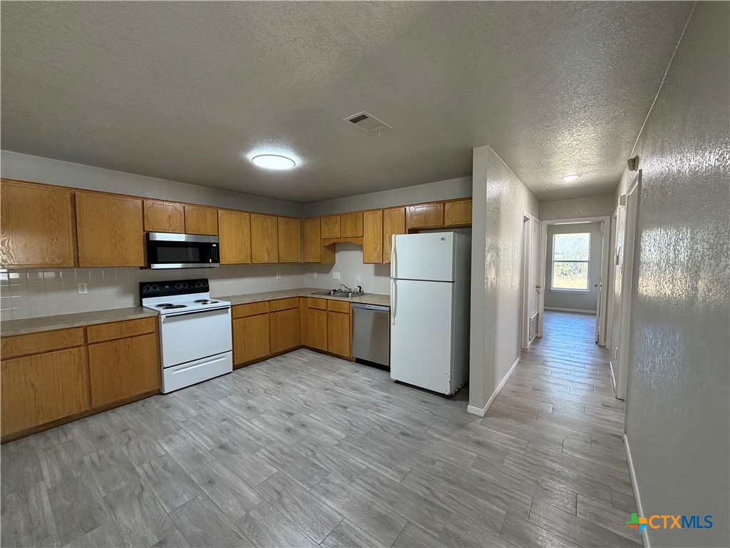 1722 Aztec Trace B Property Photo 7