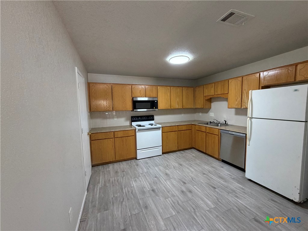 1722 Aztec Trace B Property Photo 9