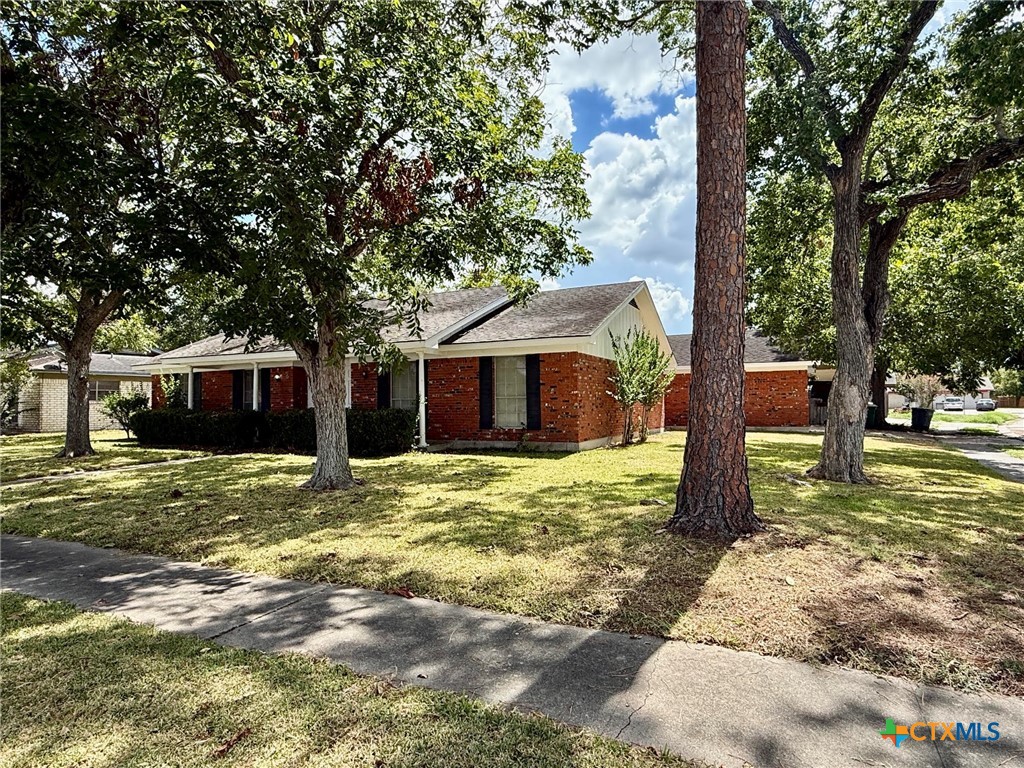 101 Longfellow Lane Property Photo 1