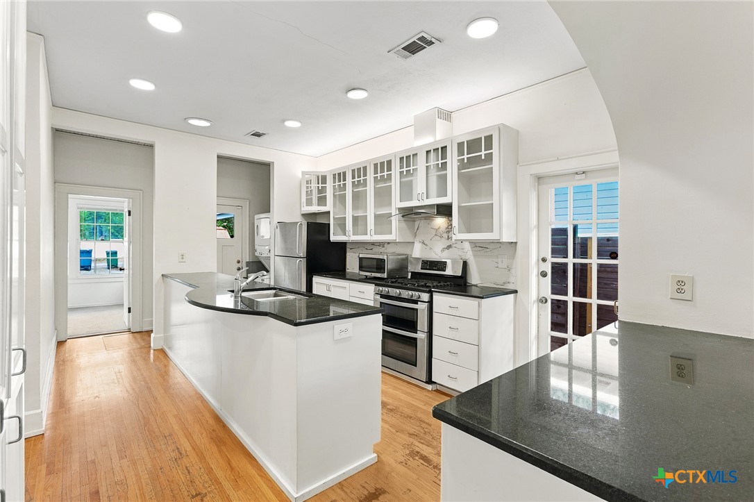 3200 Harris Park Avenue Property Photo 7