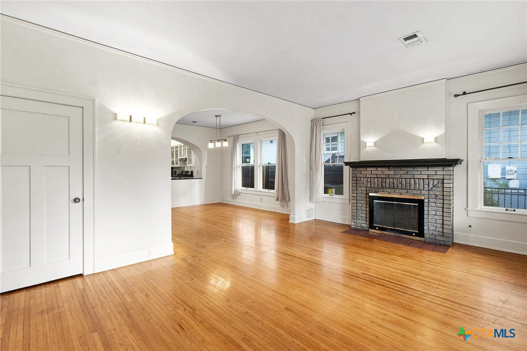 3200 Harris Park Avenue Property Photo 25