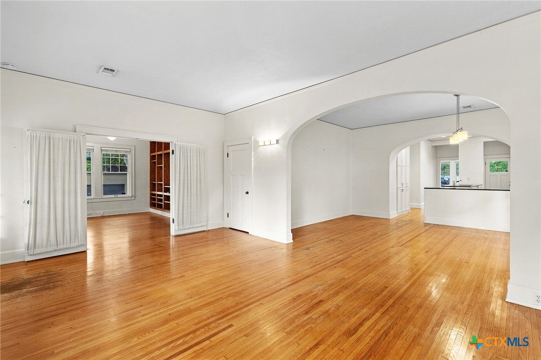 3200 Harris Park Avenue Property Photo 26