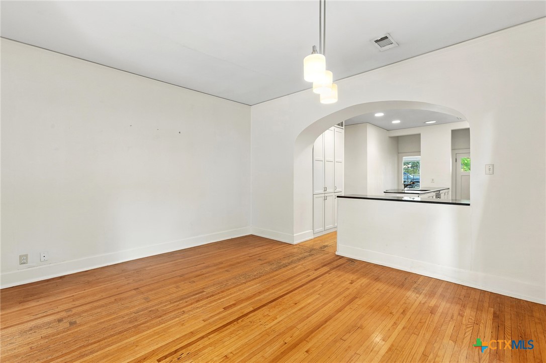 3200 Harris Park Avenue Property Photo 28