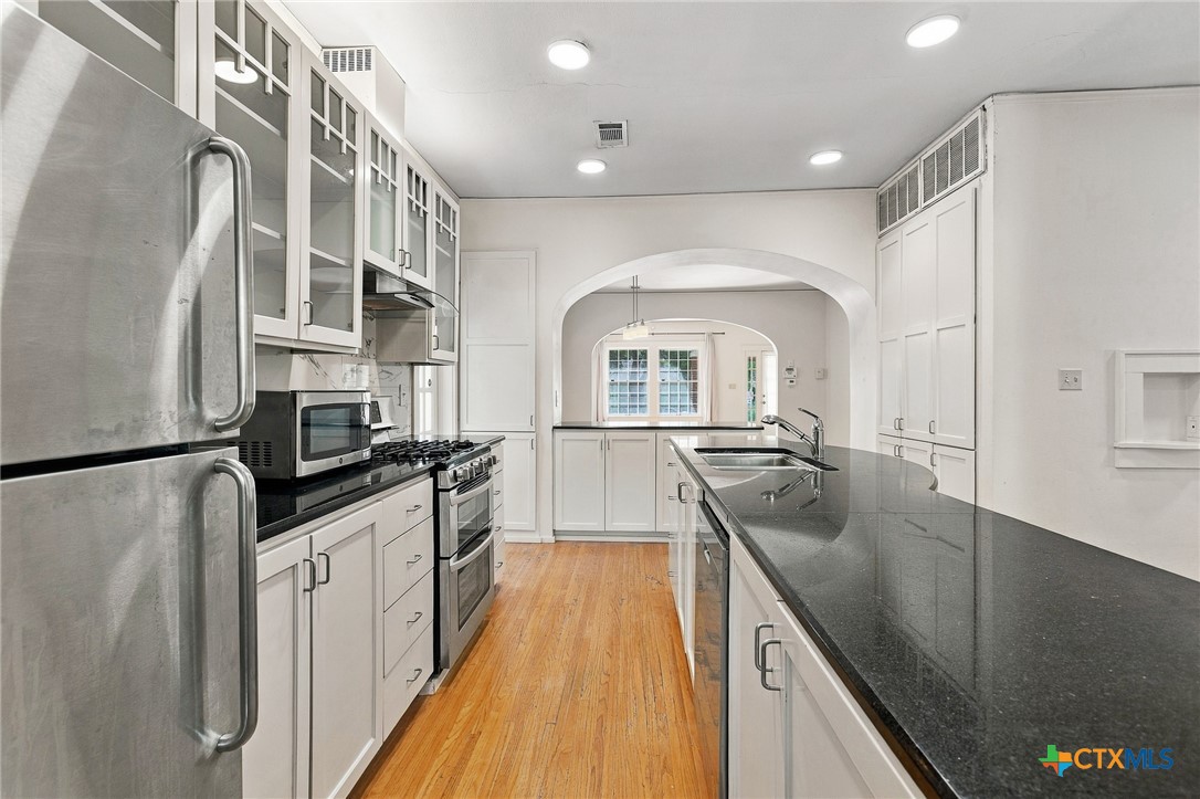 3200 Harris Park Avenue Property Photo 31
