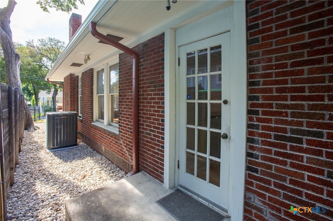 3200 Harris Park Avenue Property Photo 43