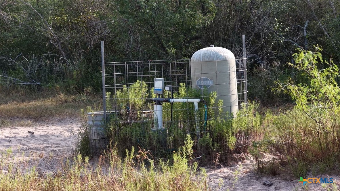 251 Old Goliad Road Property Photo 5