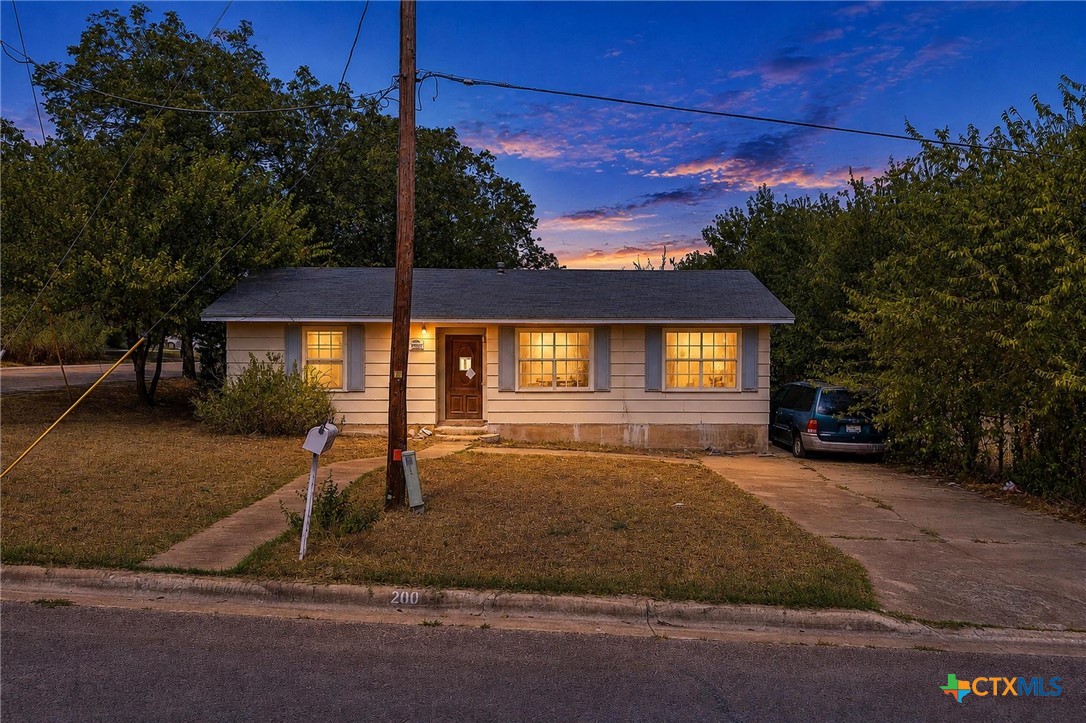 200 E Hoopes Avenue Property Photo 1