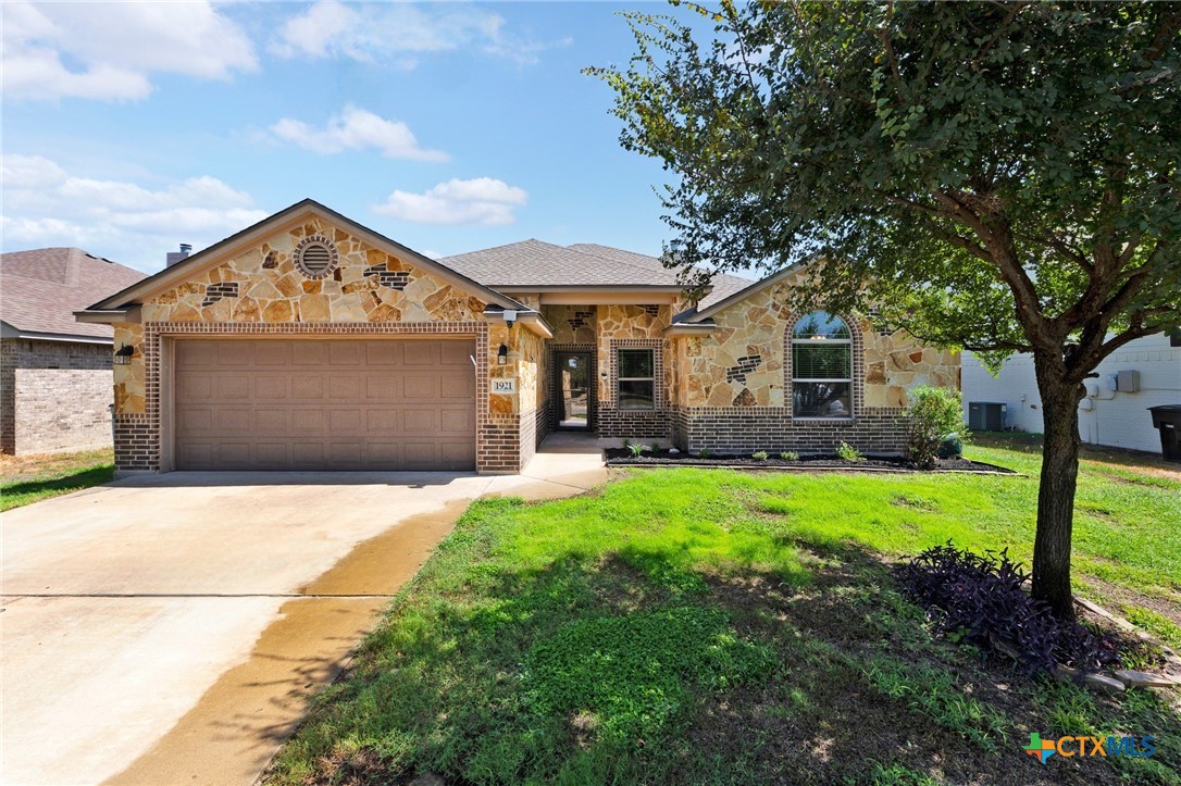 1921 Carriage House Drive Property Photo 1