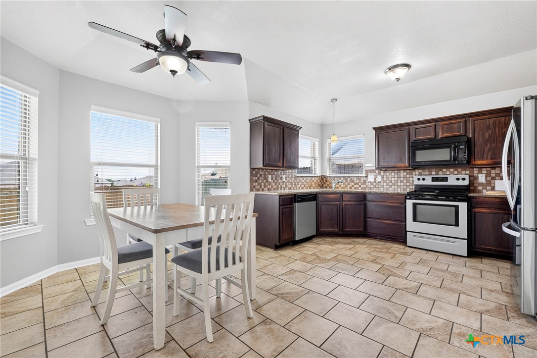 1921 Carriage House Drive Property Photo 4