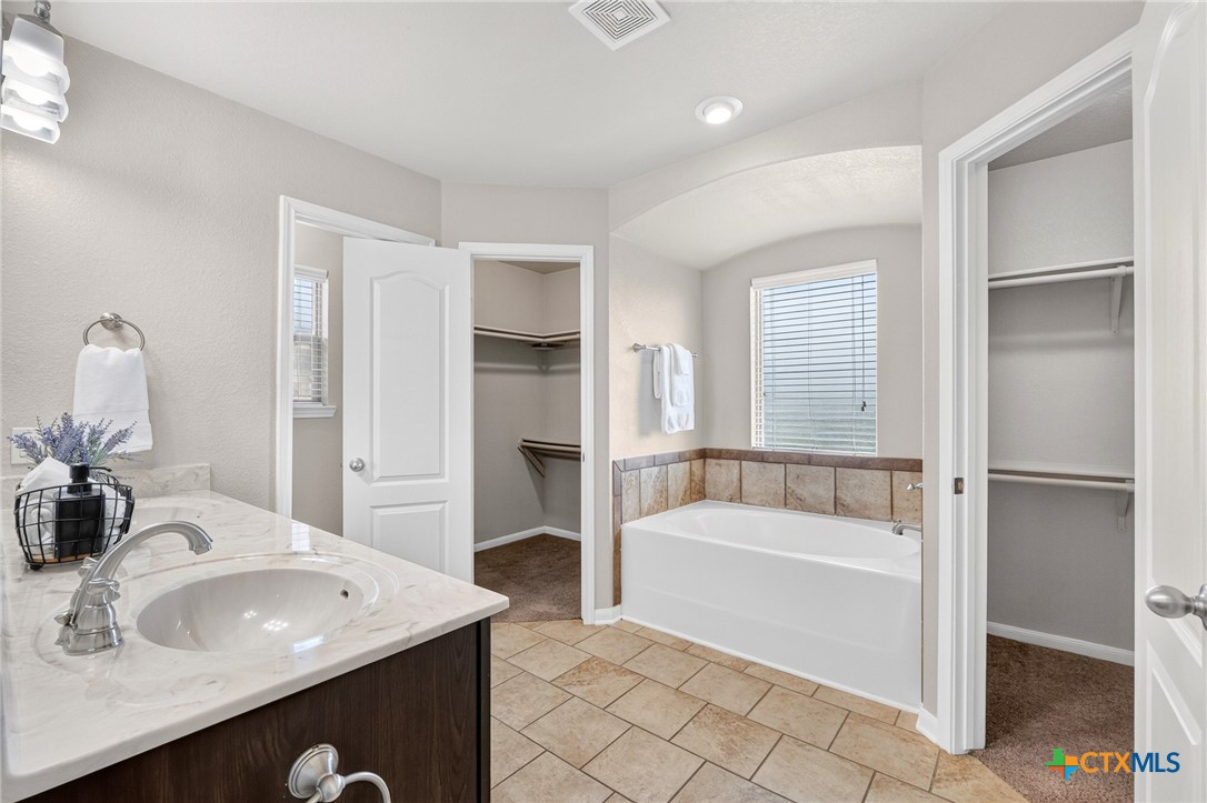 1921 Carriage House Drive Property Photo 8