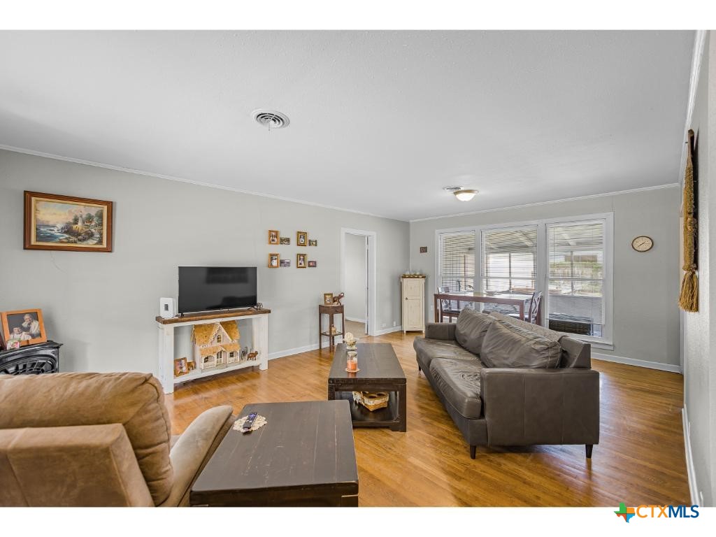 600 N Market Street Property Photo 2