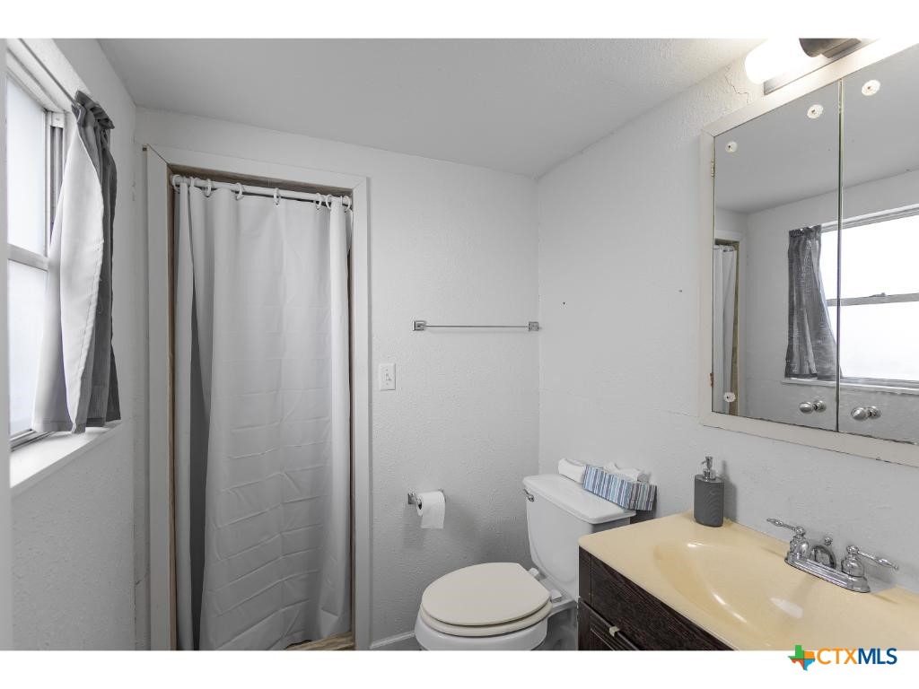 600 N Market Street Property Photo 9