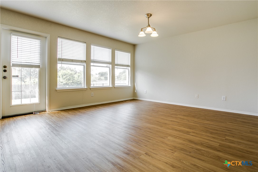 10542 Manor Creek Property Photo 9