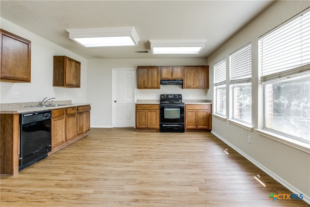 10542 Manor Creek Property Photo 10