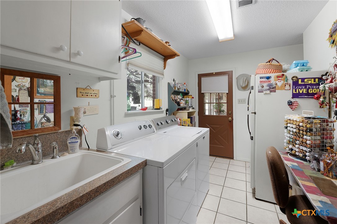 930 County Road 200 Property Photo 13
