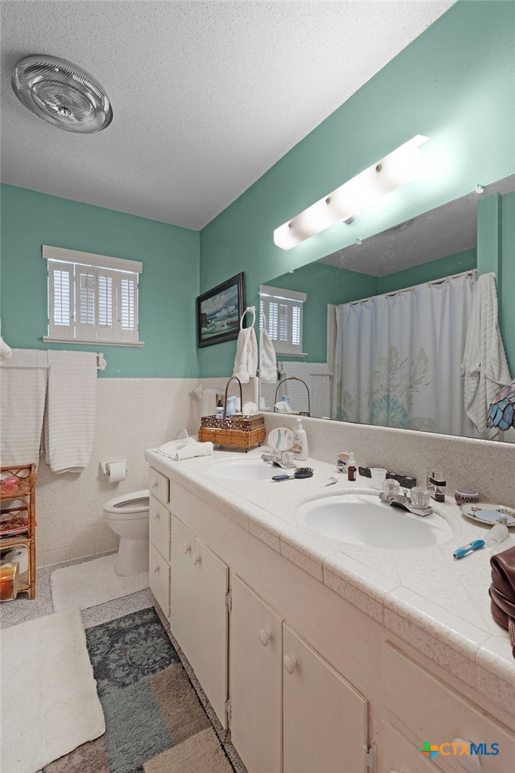 930 County Road 200 Property Photo 15