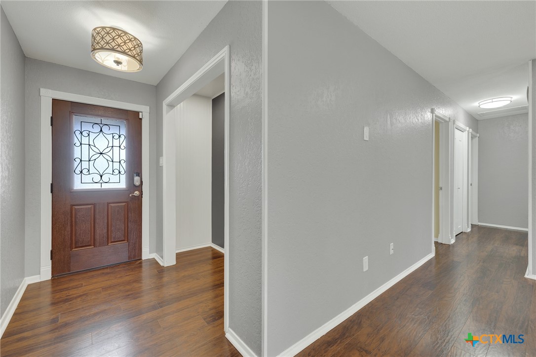 925 Lazy Trail Property Photo 4