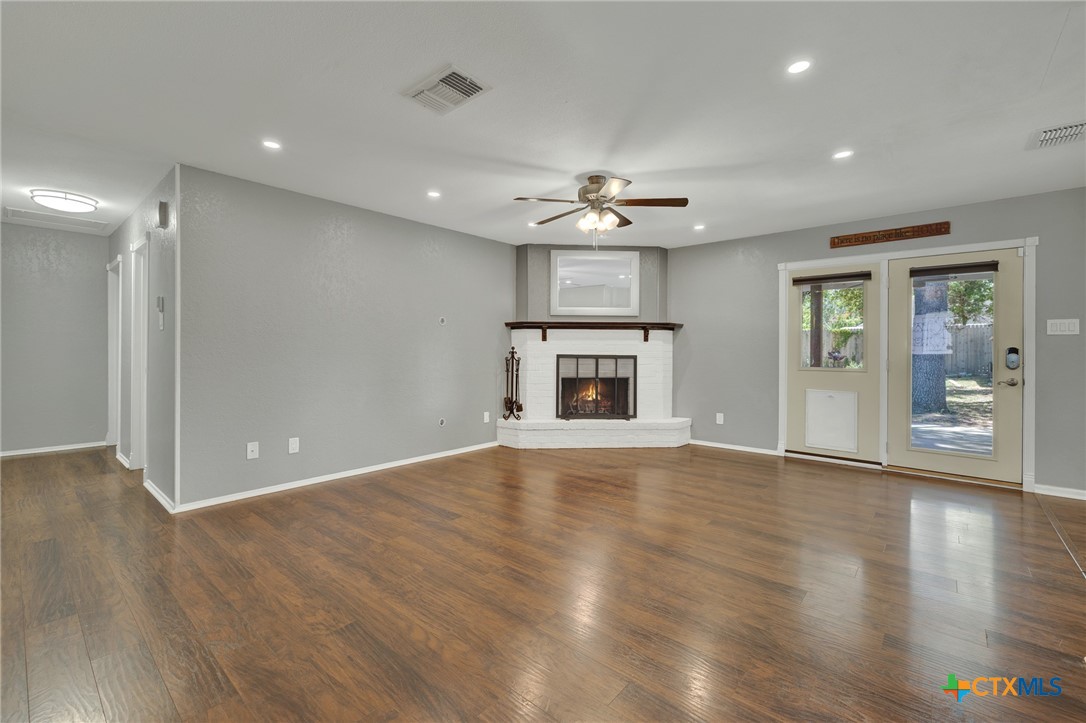 925 Lazy Trail Property Photo 5