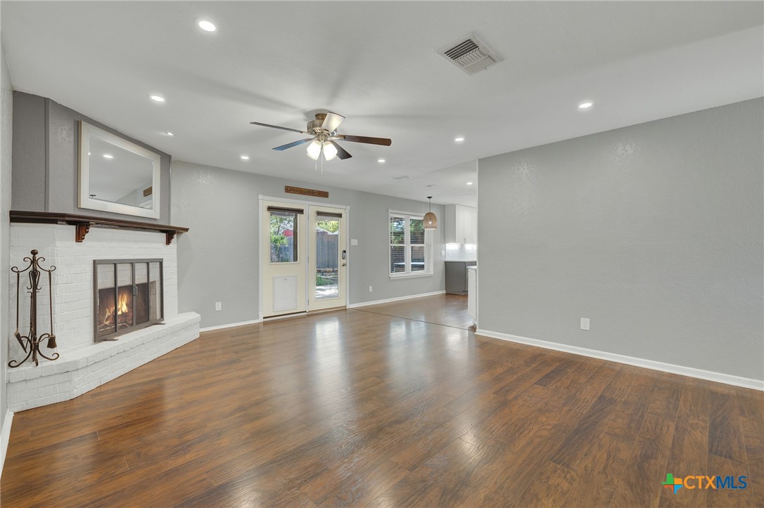 925 Lazy Trail Property Photo 7