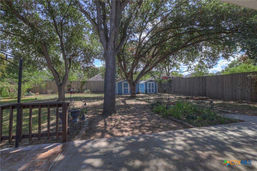 925 Lazy Trail Property Photo 31