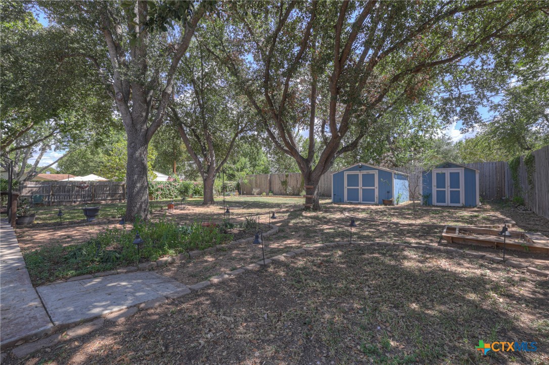 925 Lazy Trail Property Photo 32
