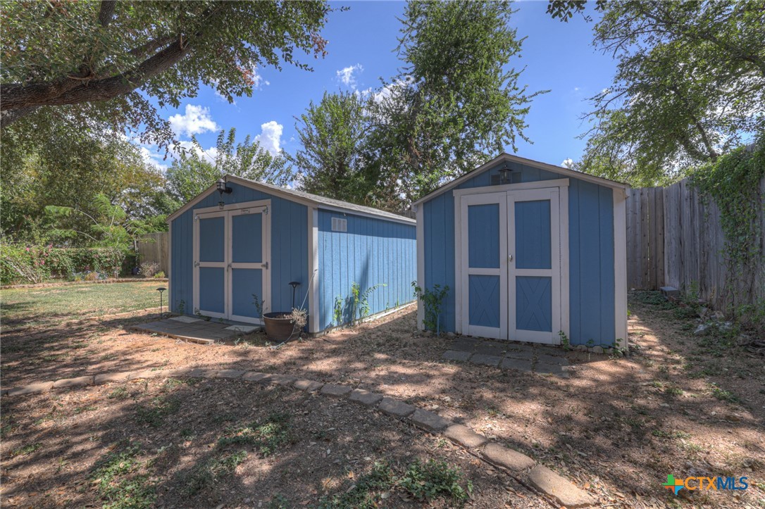925 Lazy Trail Property Photo 33